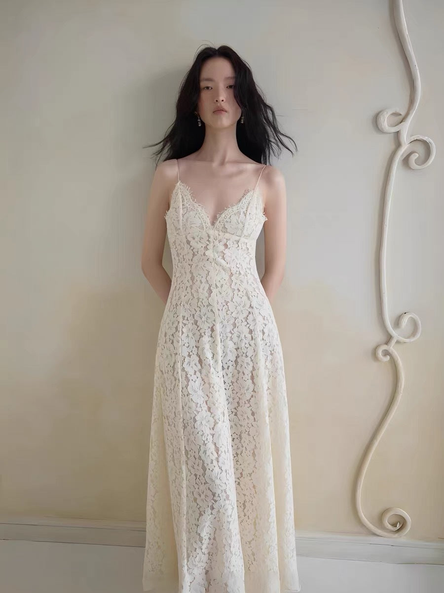 Crème de dentelle florale Cape Overlay Maxi Robe