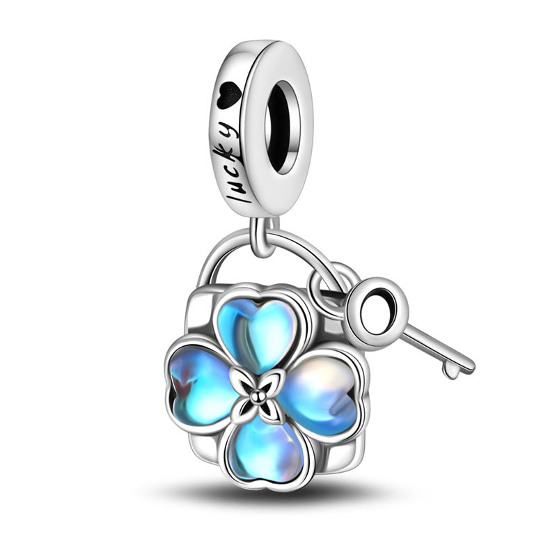 Accessoire pendentif à clé de verrouillage cardiaque rétro