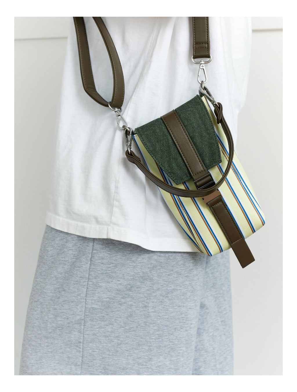 Sac de téléphone rayé