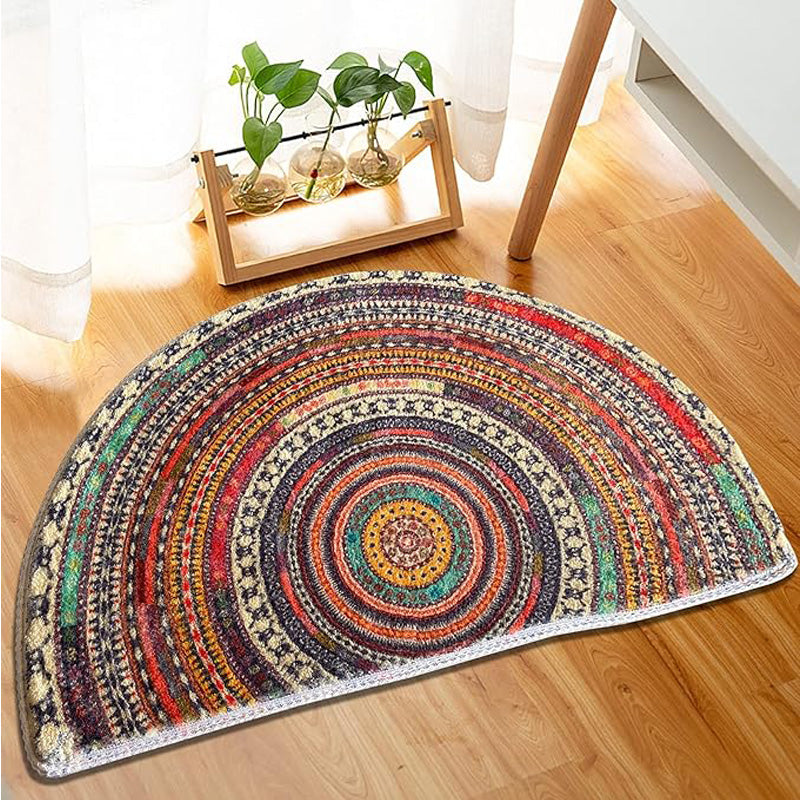 Tapis semi-circulaire ancien bohème