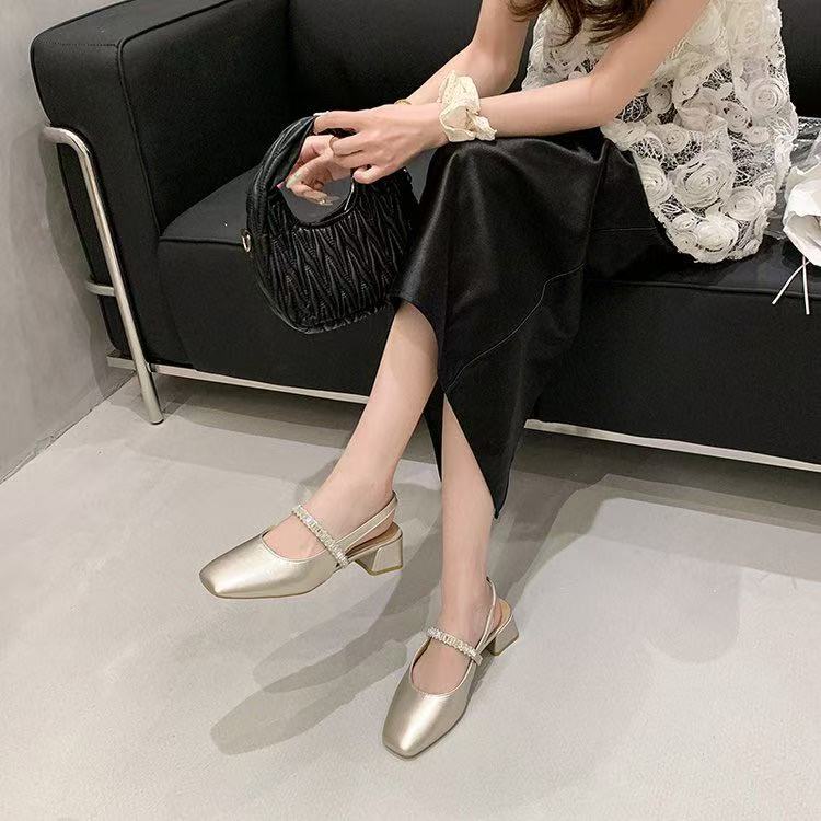 Femmes Comfort Square Toe Strass Block Heel Sandales aux pieds fermés