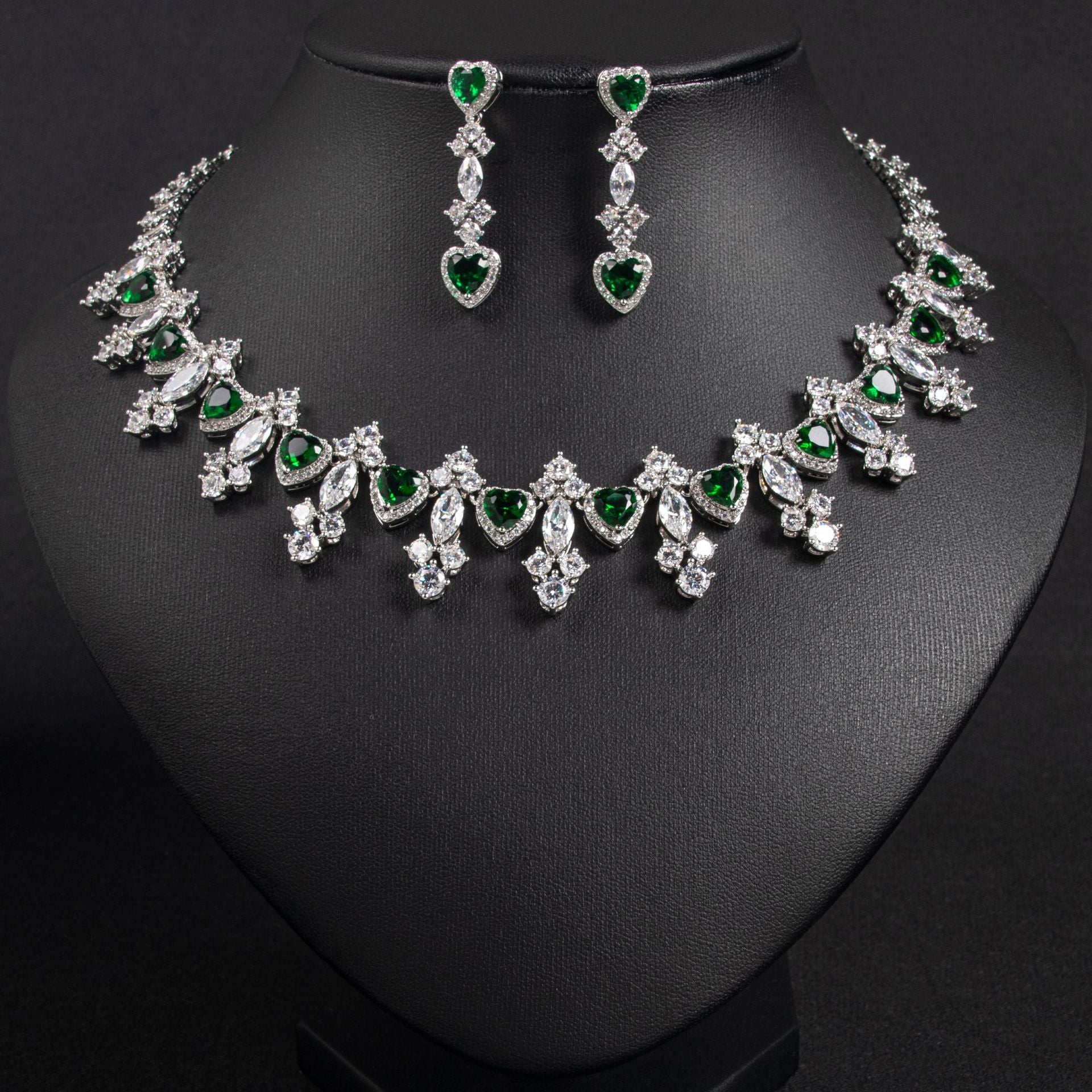 Collier et boucles d'oreilles personnalisés et créatifs pour les femmes
