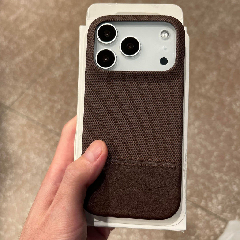 Smartphone Case en cuir végétalien avec une texture tissée et une fixation magnétique