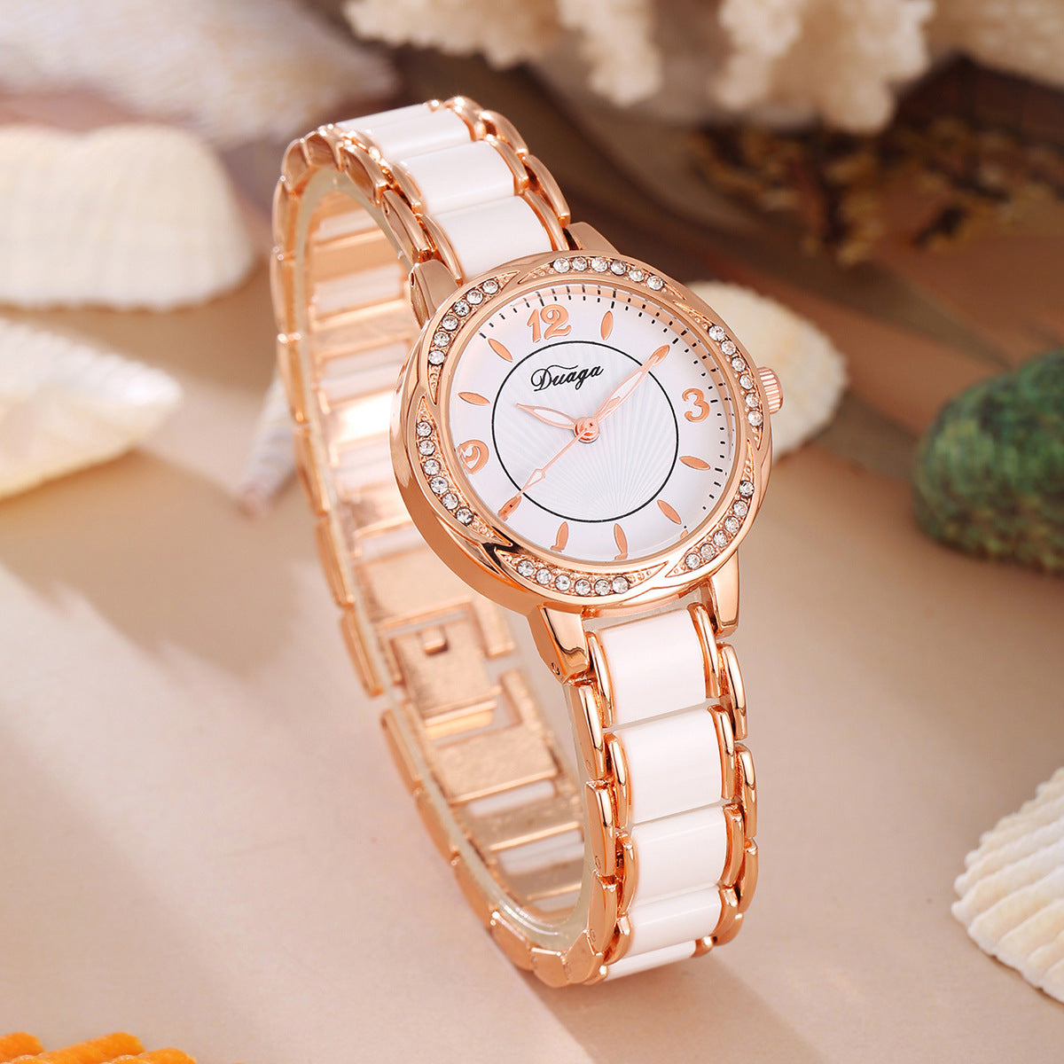Élégante montre à quartz incrustée ronde en dentelle