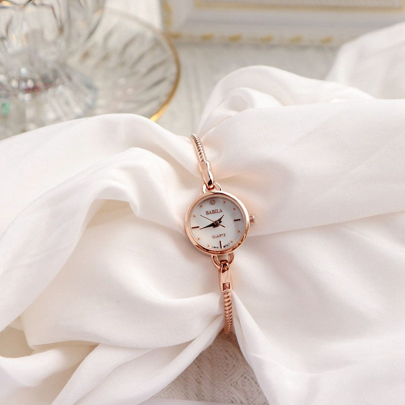Rétro Petite montre dorée Quartz montre féminine
