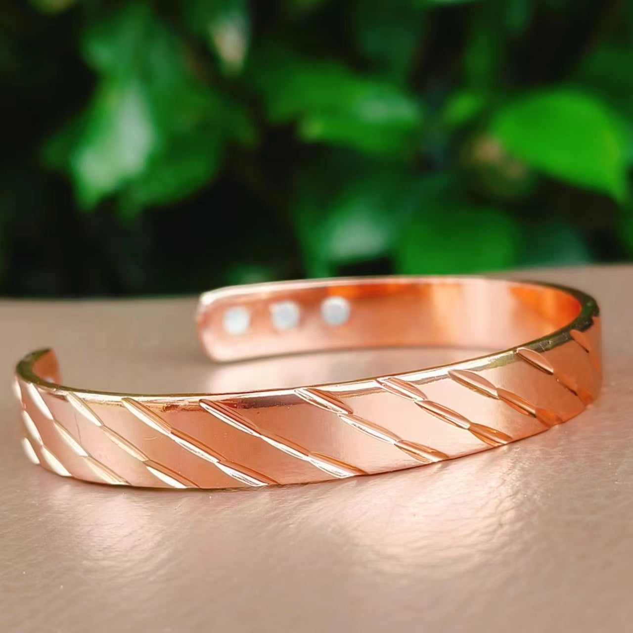 Bracelet pour femmes magnétiques de petite taille