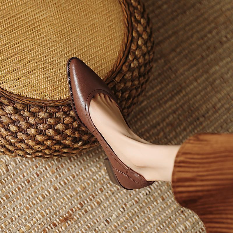 Femmes Chaussures en cuir pointu à talon moyen taille basse