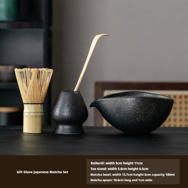 Ensemble de thé pour faire le matcha avec la poterie grossière