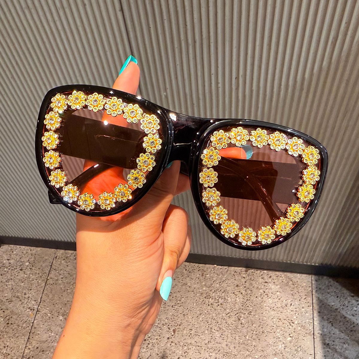 Lunettes de soleil rétro surdimensionnées en forme d'œil de chat pour femmes