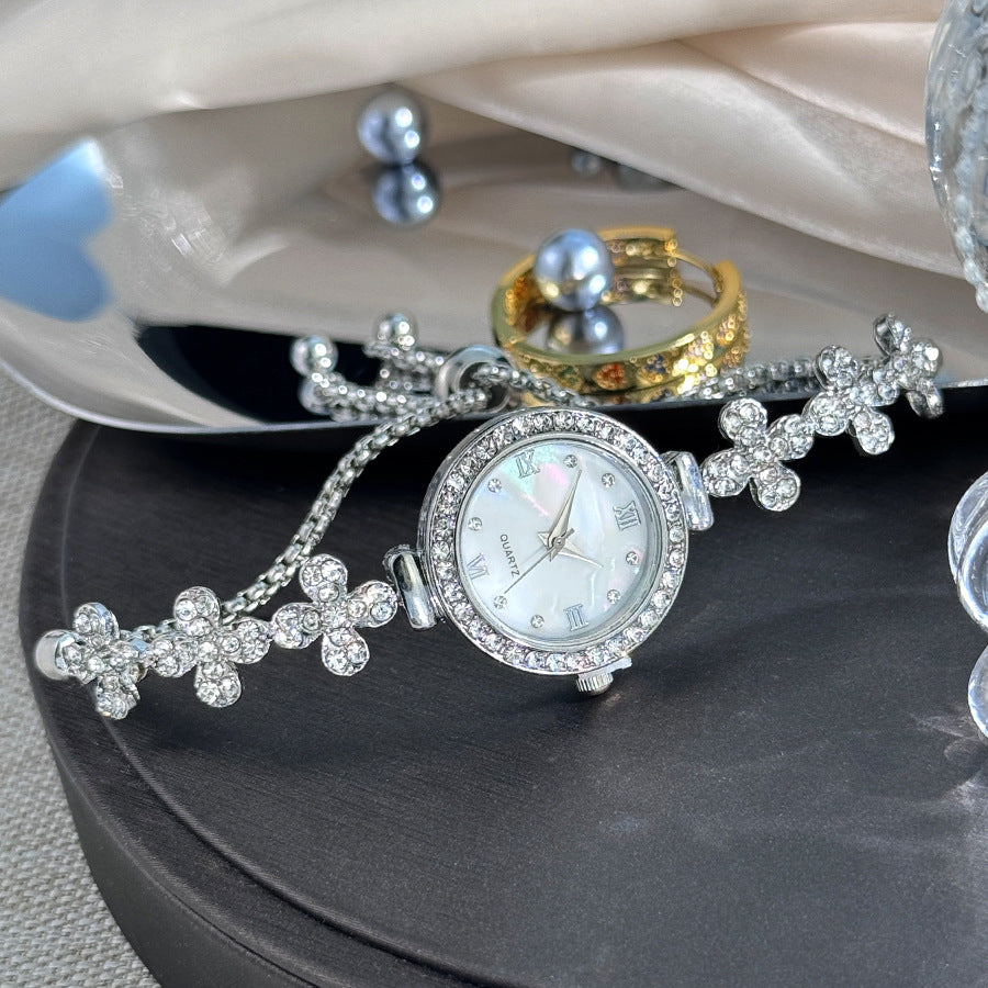Montre en forme de fleur en forme de diamant Étudiante Pull-out Bracelet