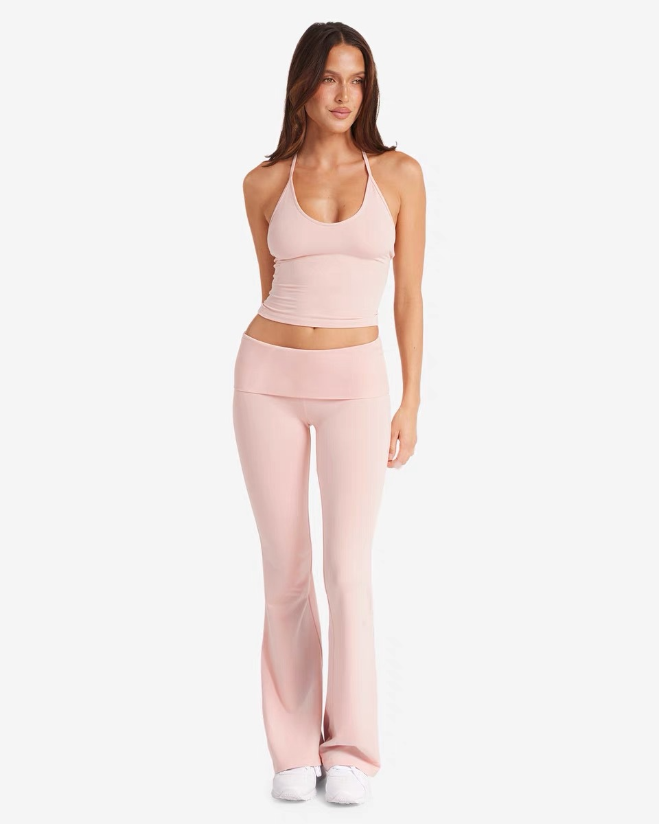 Outfit de yoga avec des tampons intégrés Halter Tank Top à haute hauteur Bare-Skin Quick-Dry Flared Workou