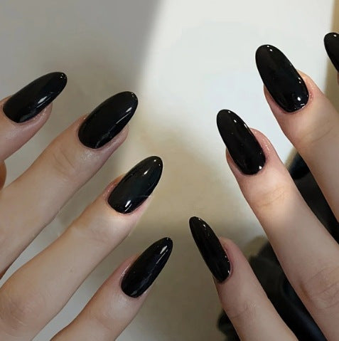 Les ongles artificiels en forme d'amandes longs de couleur solide pour femmes