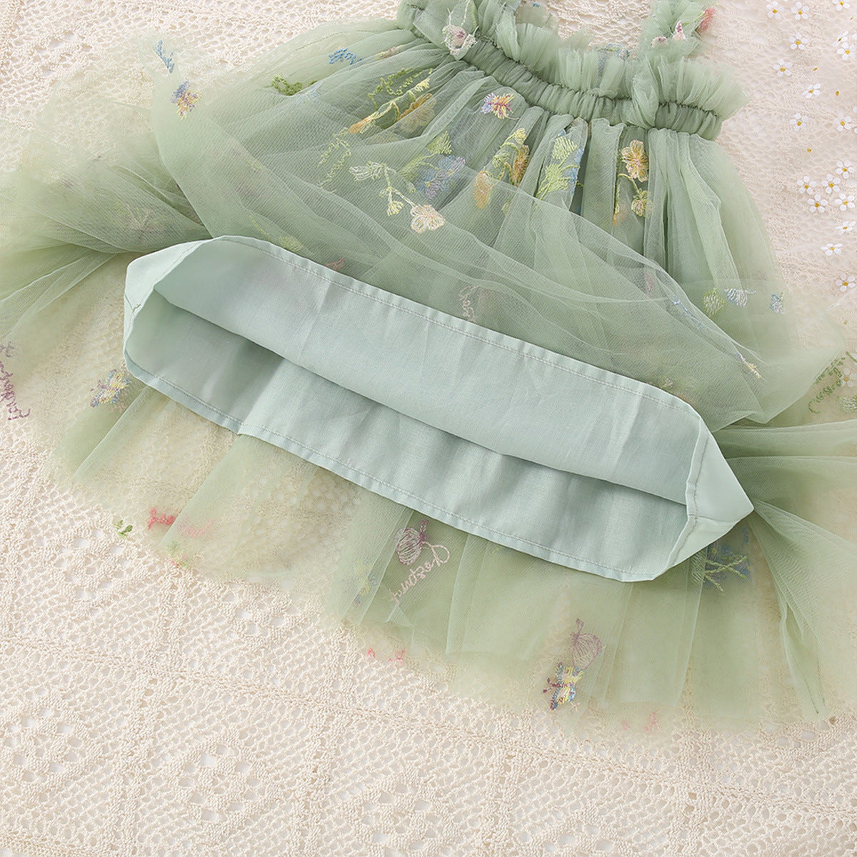 Été Arrivée douce et mignonne sangle florale Mesh robe pour les filles
