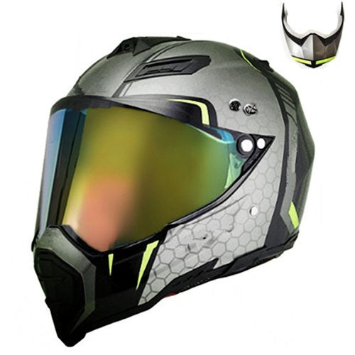 Beau casque complet de moto hors route