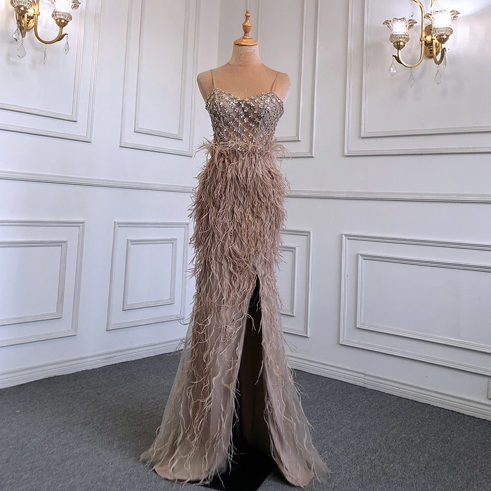 Robe de banquet annuelle de fête de l'hôte en plume de suspension