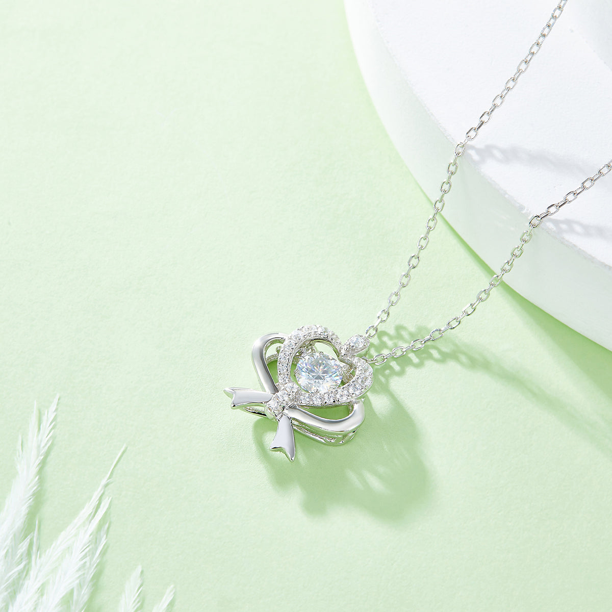 S925 Argent Sterling 0.5ct D Couleur VVS1 Moissanite Coeur Collier pendentif Bow 45cm Platinu