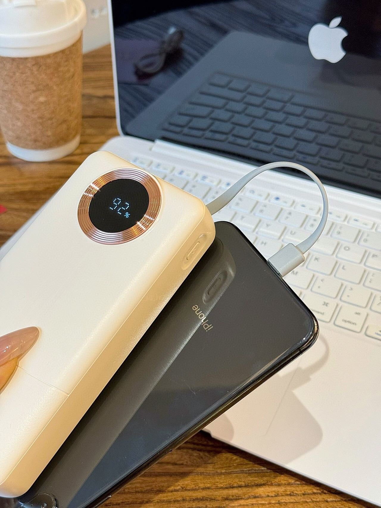 PD Fast Charge Power Bank 66W Super est livré avec câble de recharge