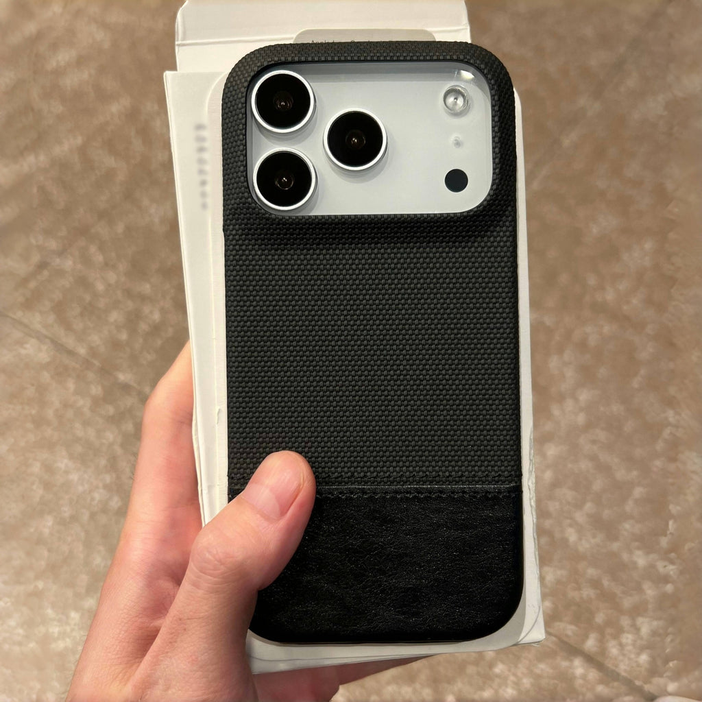 Smartphone Case en cuir végétalien avec une texture tissée et une fixation magnétique