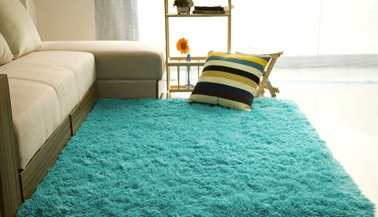 Salle de séjour table basse chambre lit côté lit non-dérapant peluche tapis