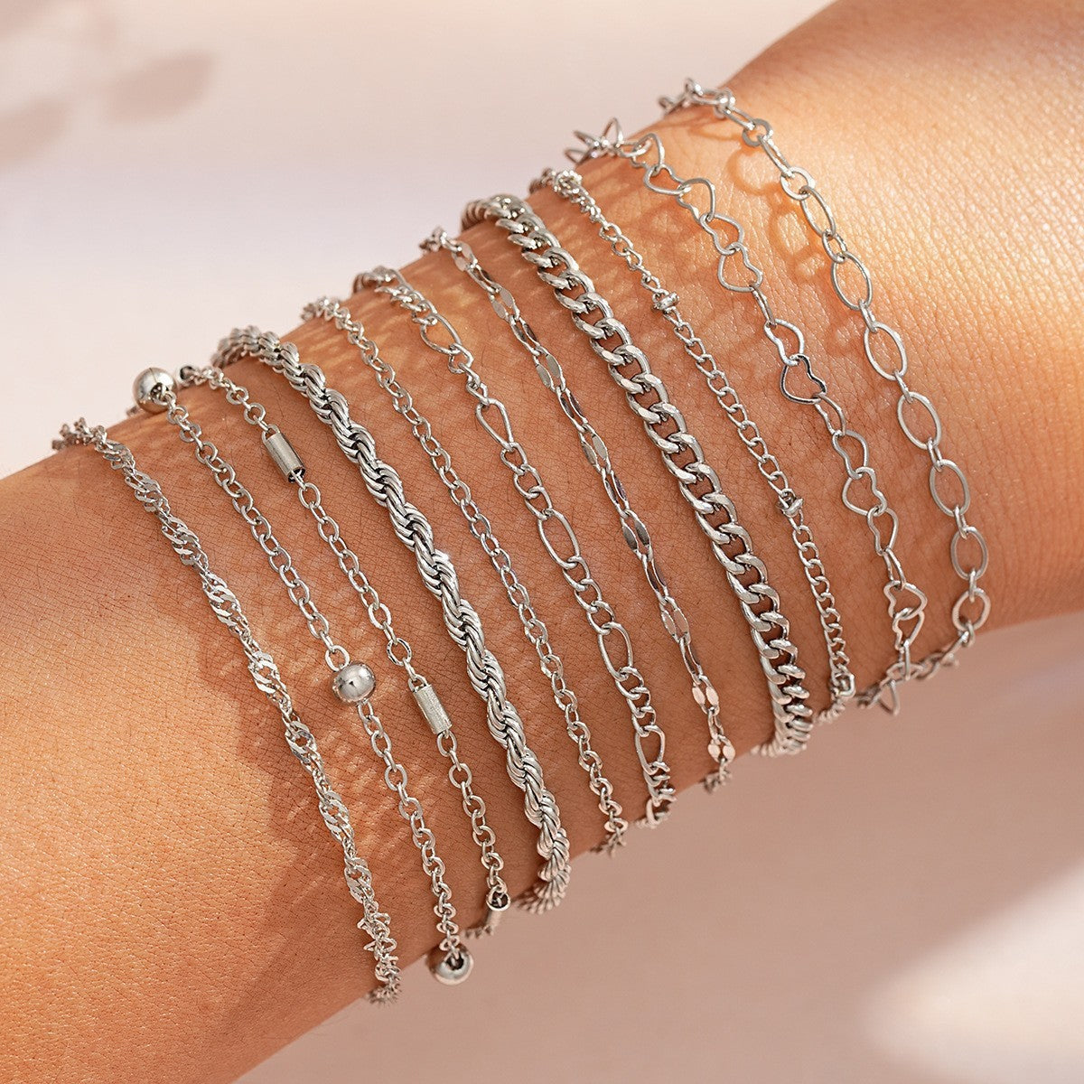 Ensemble de bracelets pour femmes de base en alliage européen et américain