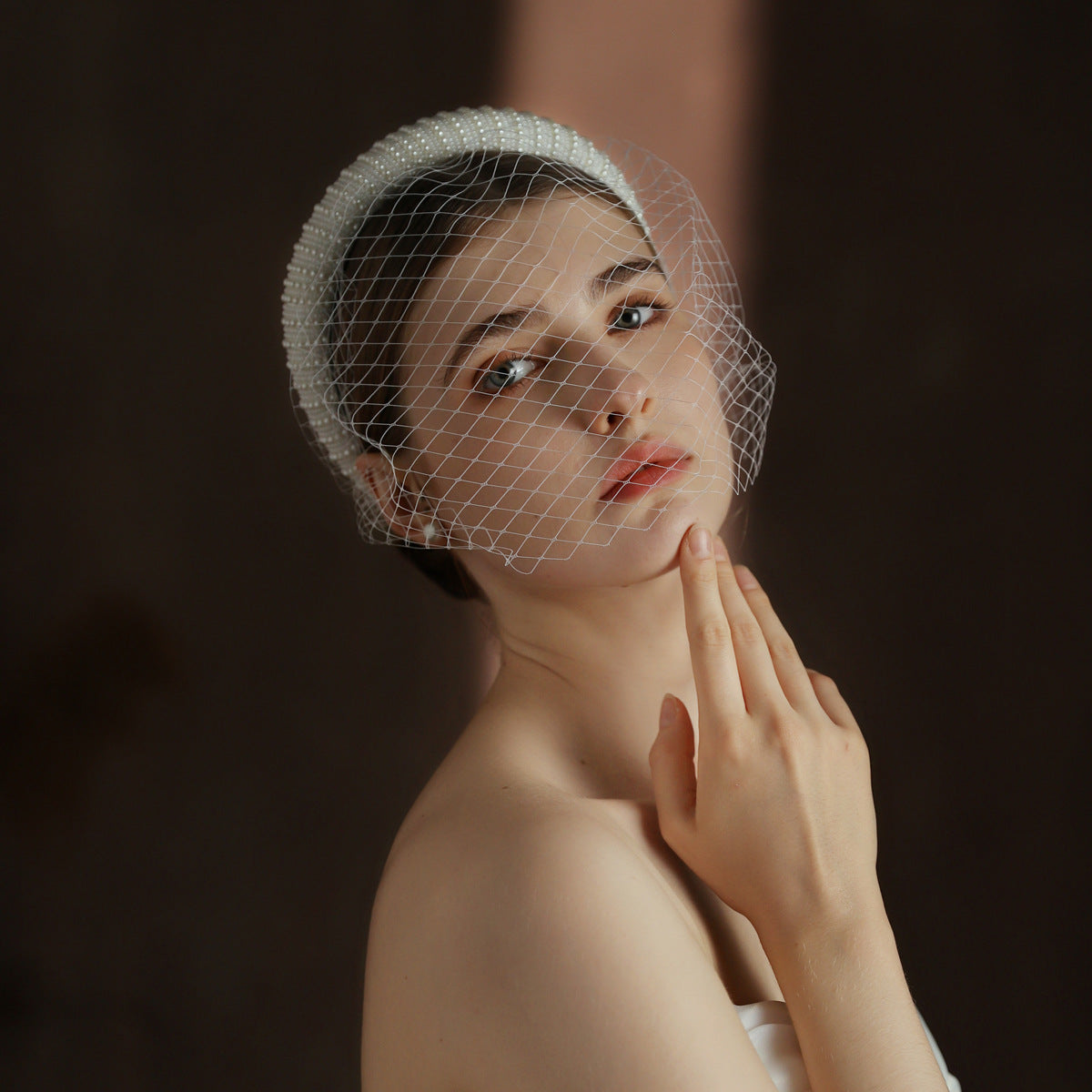 French Hepburn Style Veil de mariée Blanc Vintage Perled Large Meshed Net Mesh Headband