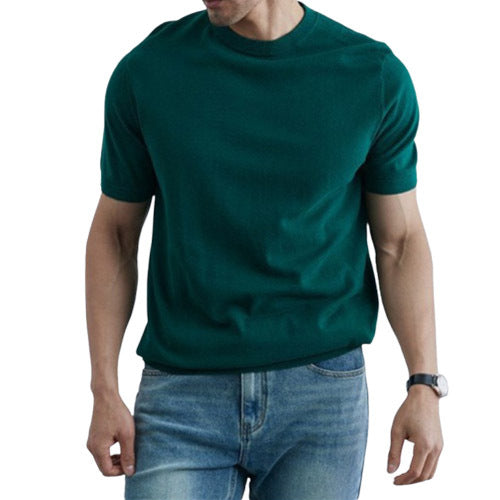 Costume de couleur unie avec un t-shirt en soie glacée d'été