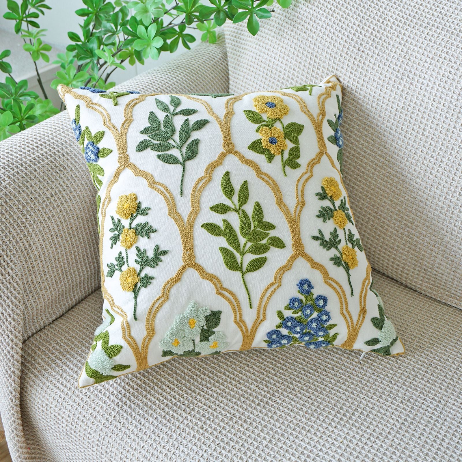 Oreiller floral brodé de serviettes de bureau