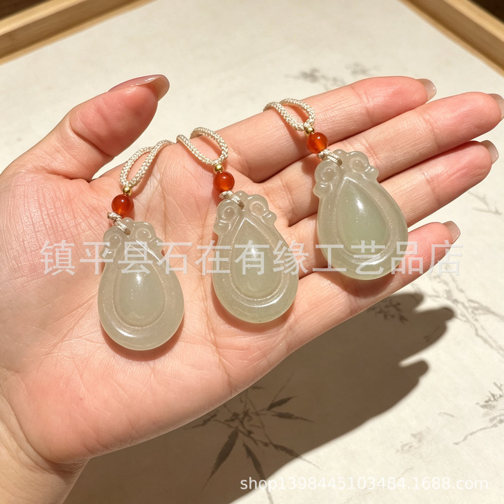 Pendentif aventurine naturel dans l'eau claire couleur