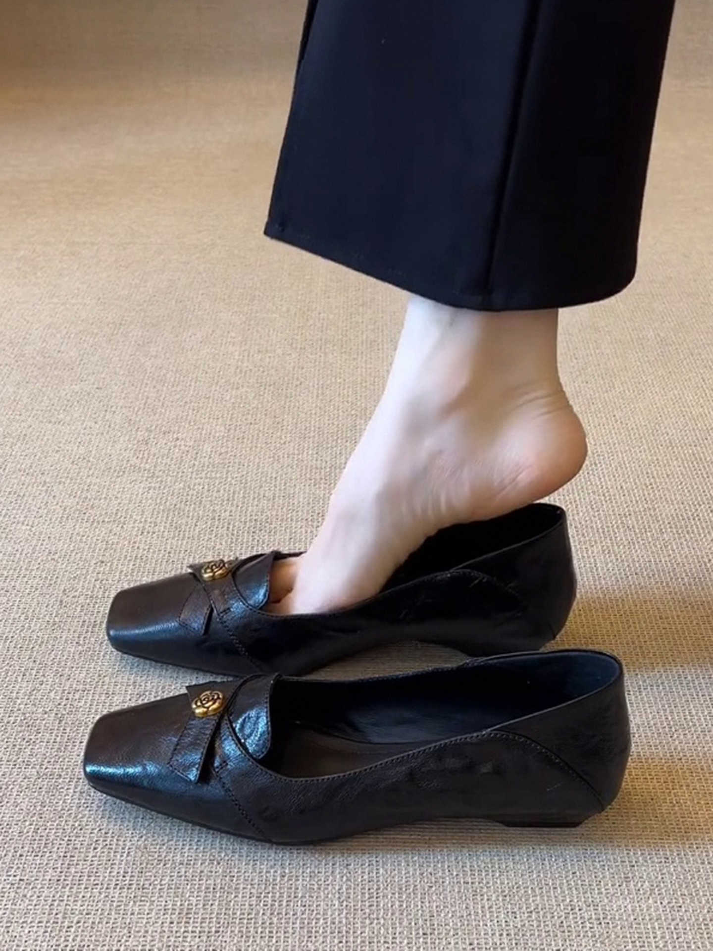 Retro Chaussures Peep-toe modèle Camélia avec un détail Bow