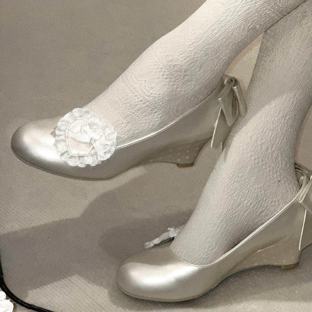 Dentelle en forme de coeur Wedge Femmes Bow Pumps
