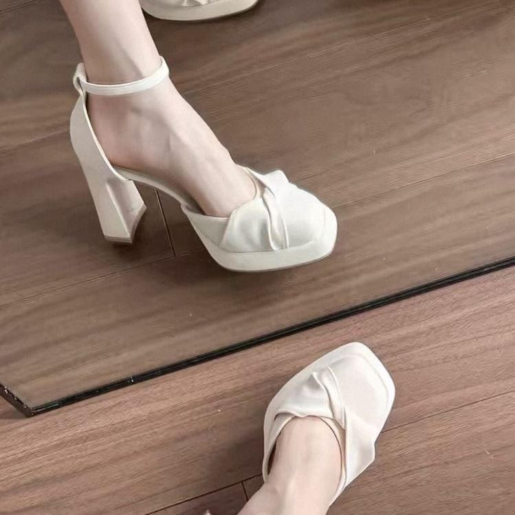 Femmes Superbes talons de plate-forme en un seul bracelet