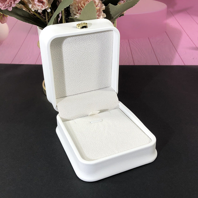 Boîte à bijoux de la Couronne serrée de taille blanche