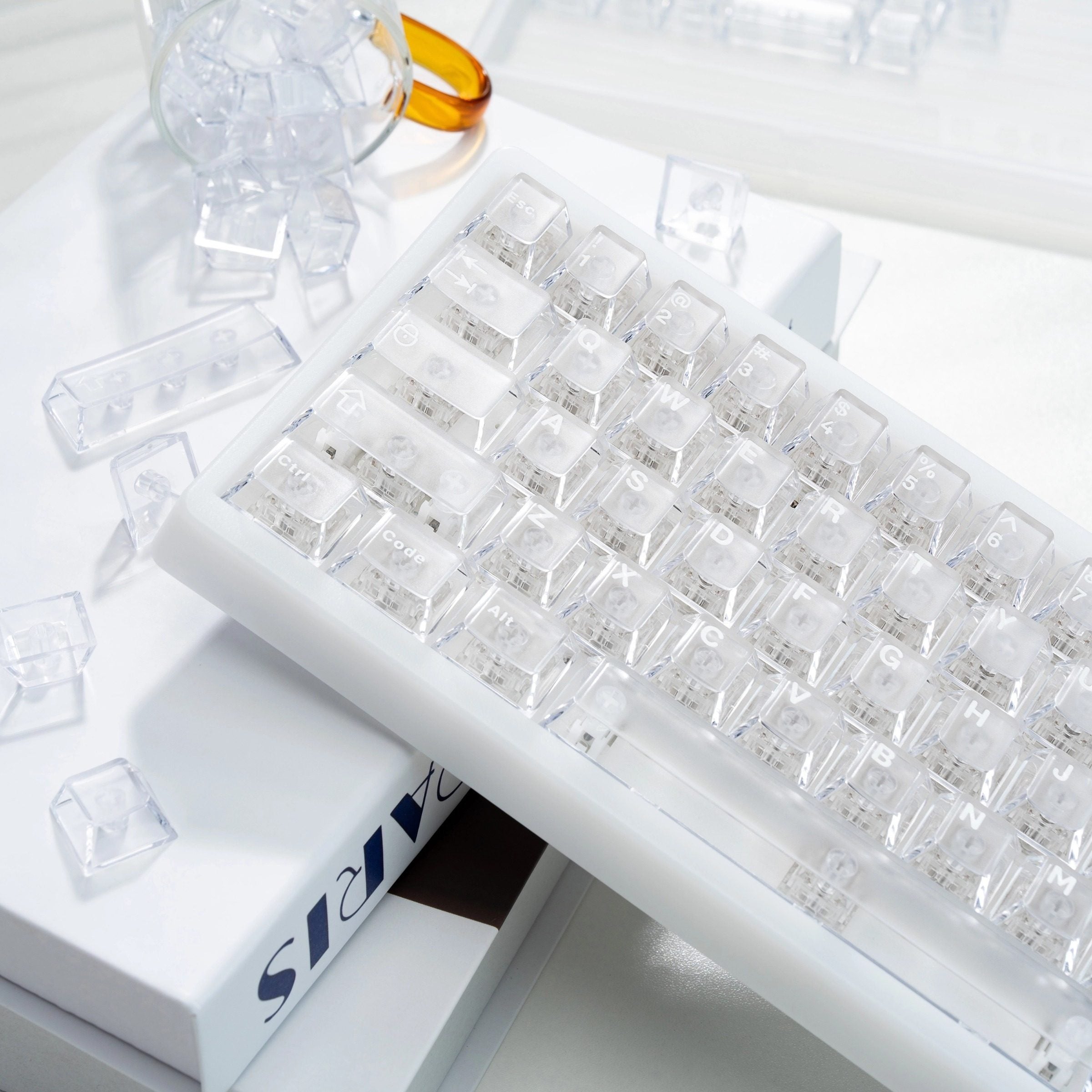 Cap-clé blanc translucide avec compatibilité magnétique à transmission de lumière