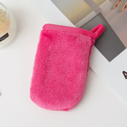 Nettoyer les cots du doigt maquillage faciale enlèvement des gants