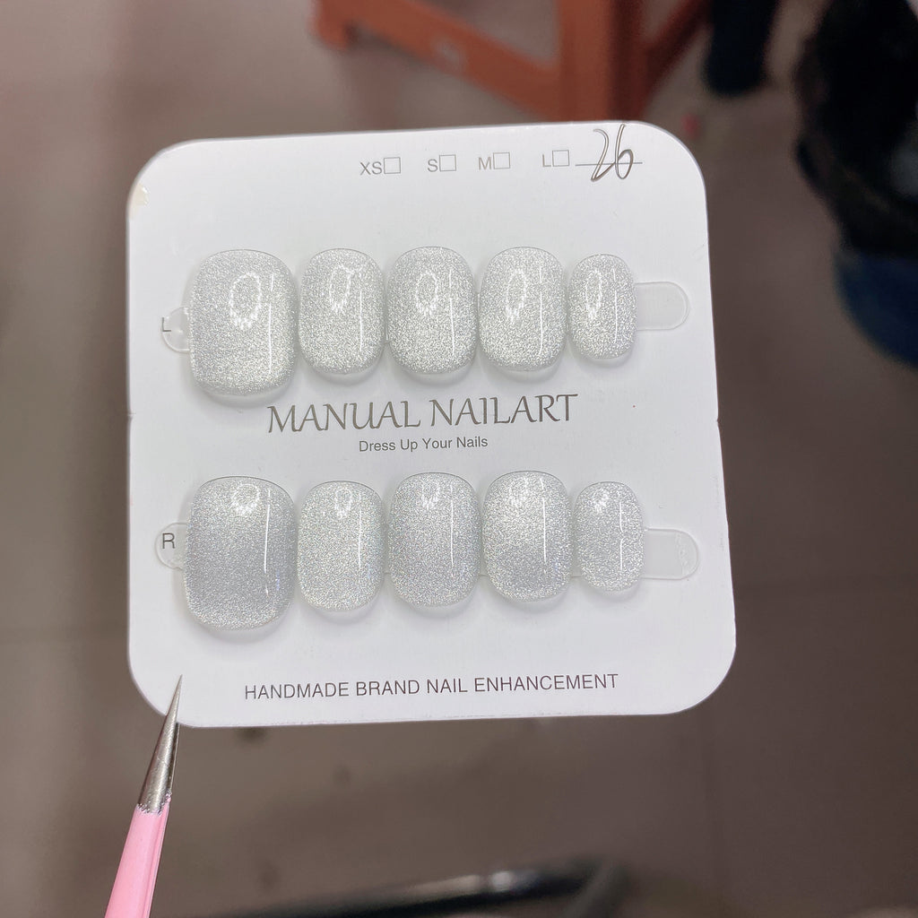 Conseils d'art sur ongles de gel appliqués à la main pour le séchage UVLED