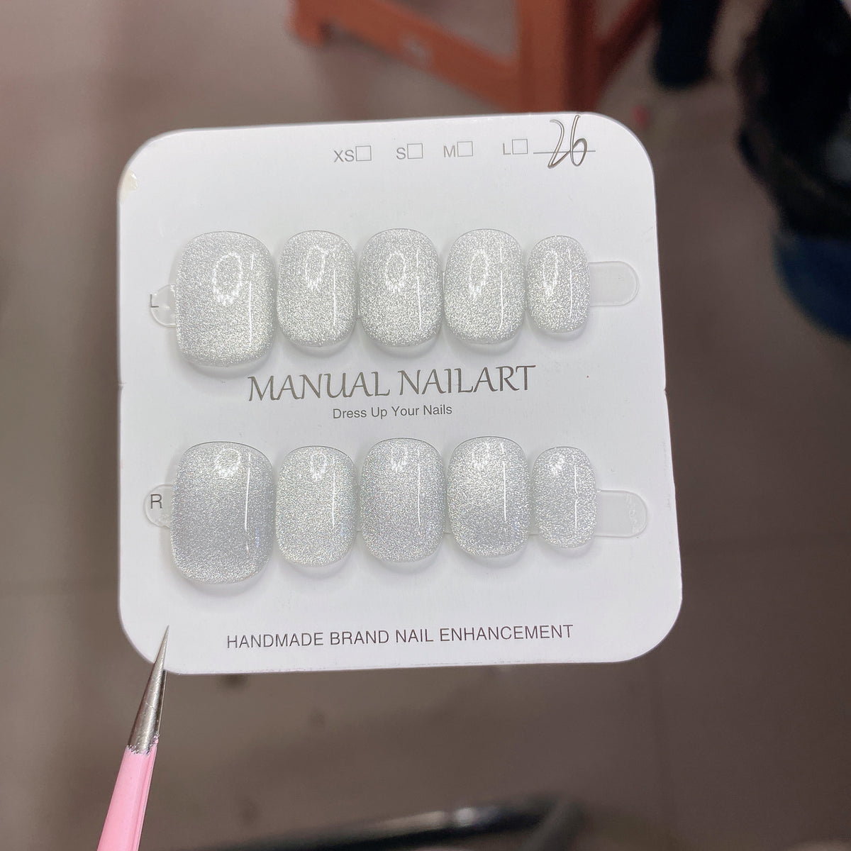 Conseils d'art sur ongles de gel appliqués à la main pour le séchage UVLED