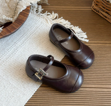 Chaussures en cuir pour filles au printemps