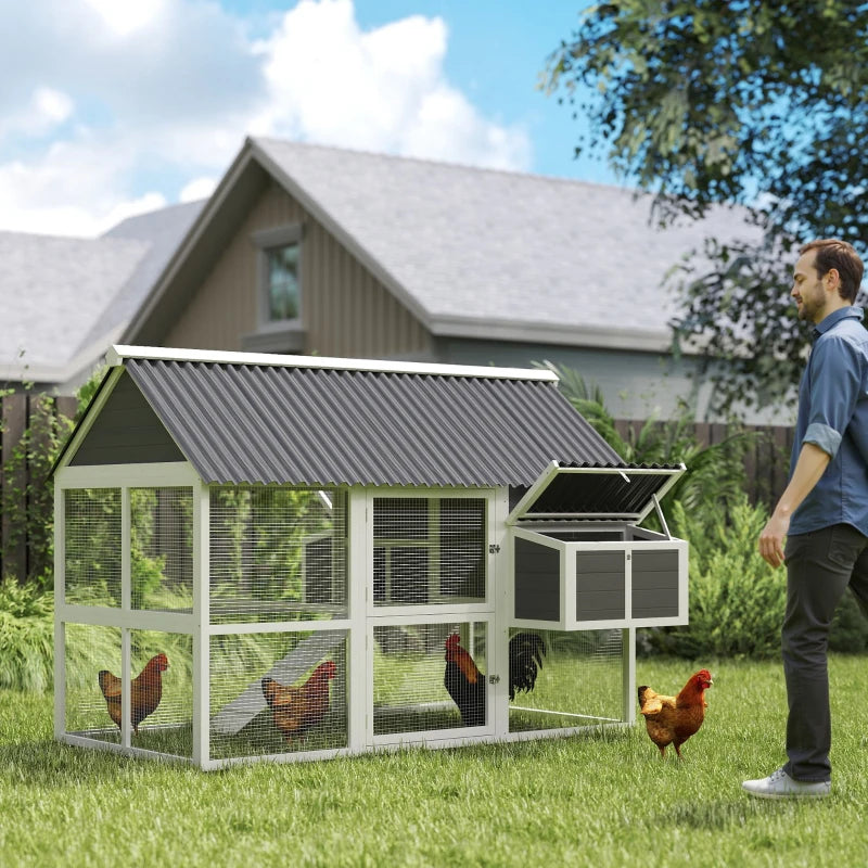 Coop de poulet en bois avec cour
