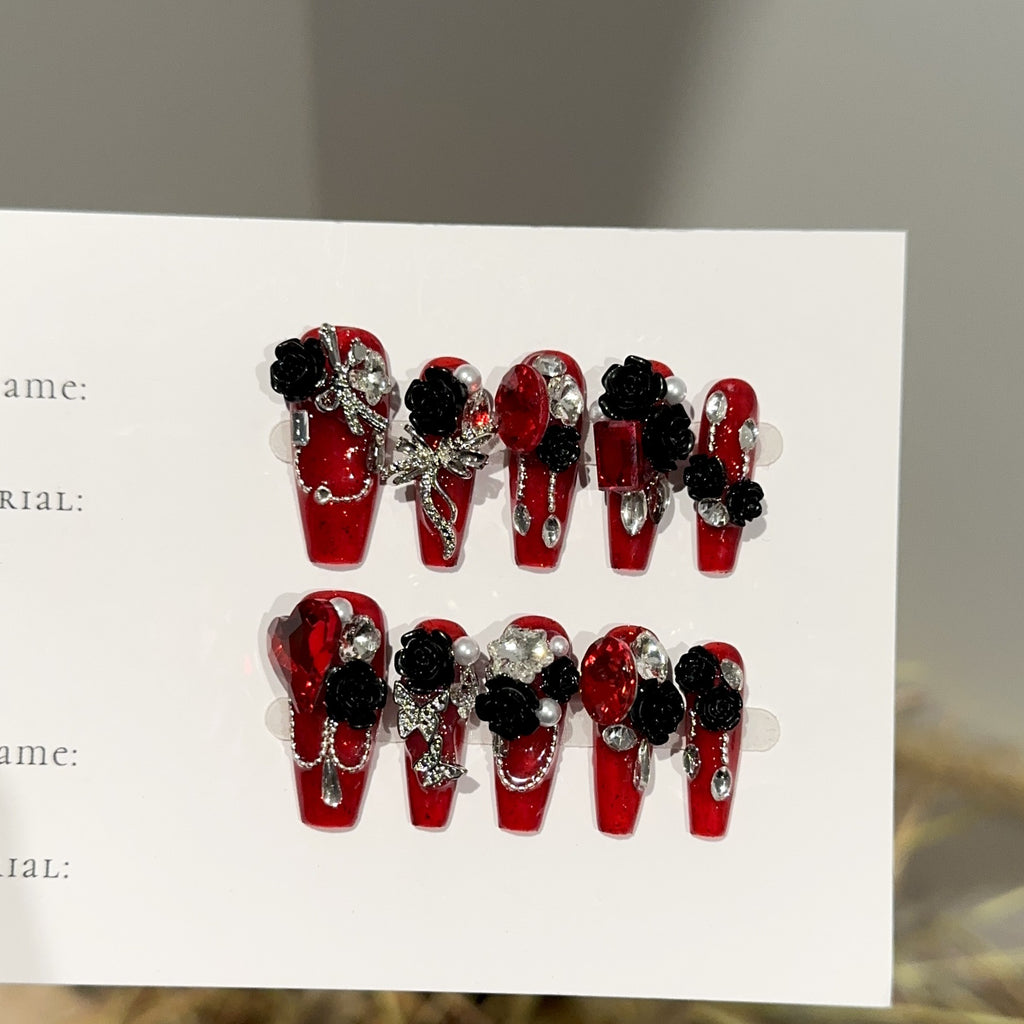 Conseils faits à la main sur les ongles longs rouge-vin pour les ongles portables