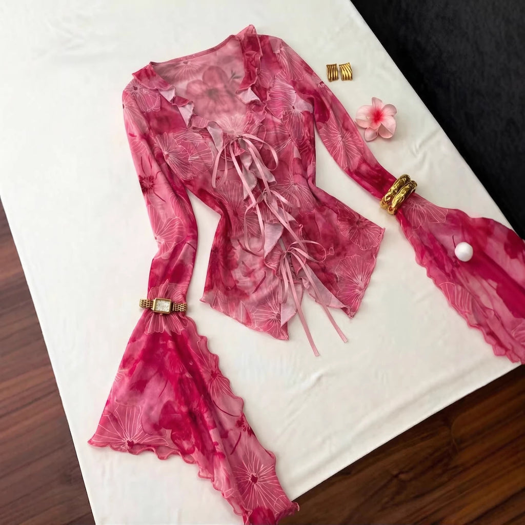 Lace with flared sleeves and irregular hem