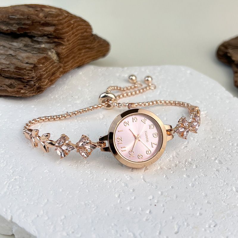 Vintage Mode Niche Luxe Quartz Montre avec Strass