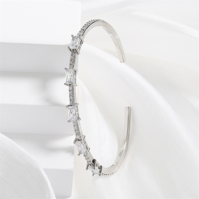 Femmes Emerald-Tone Rectangulaire CZ Open Cuff Bangle
