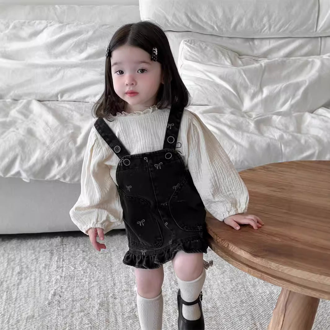 Chemise à poupée à manches lanterne avec une robe de suspension denim