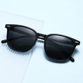 Lunettes de soleil carrées d'arrivée