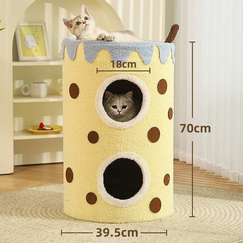 Lit de cadre d'escalade et arbre de chat dans une maison multi-niveaux