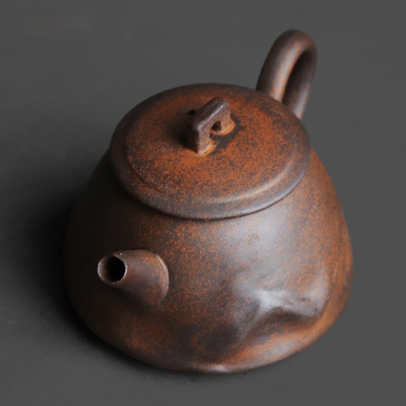 Petit théière à la main en pierre minérale et céramique