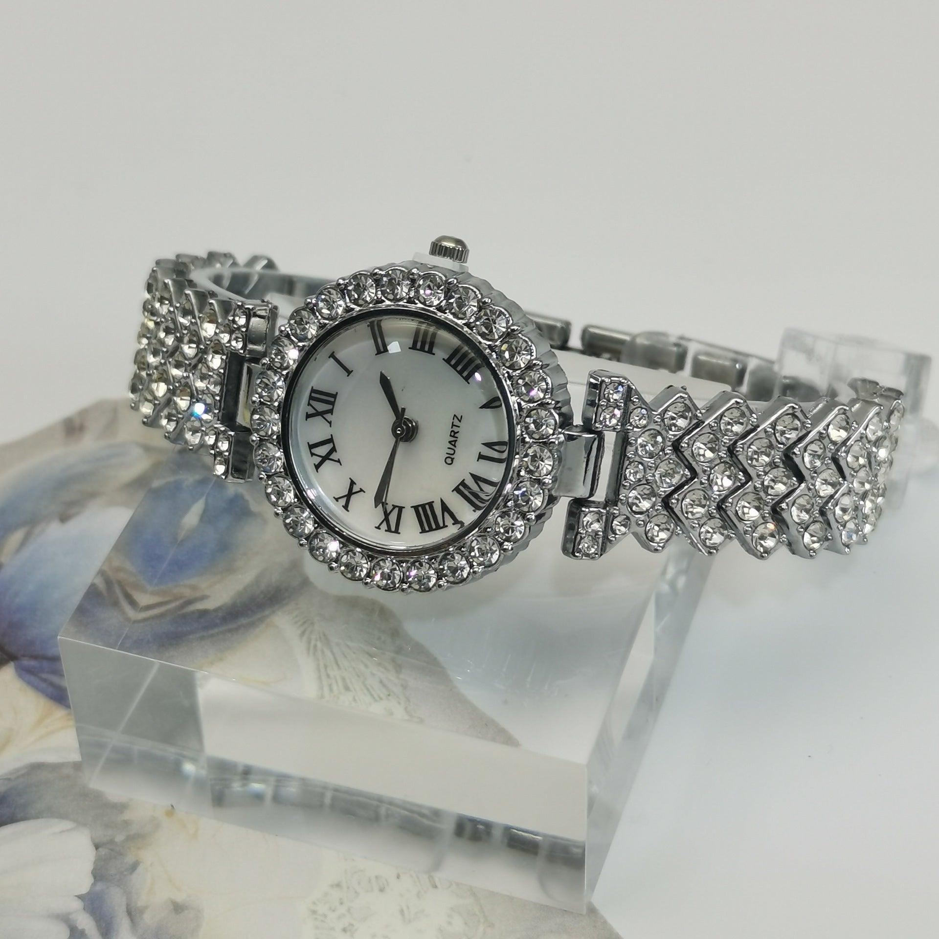 Fashion Business Versatile Diamond Starry Sky Quartz Bracelet de montre pour les femmes
