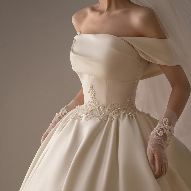 Satin femme hors-épaule Mode rétro Trailing Robe de mariée