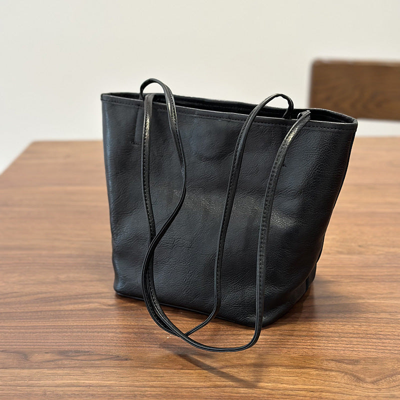 Vieux sac en cuir avec une poche amovible