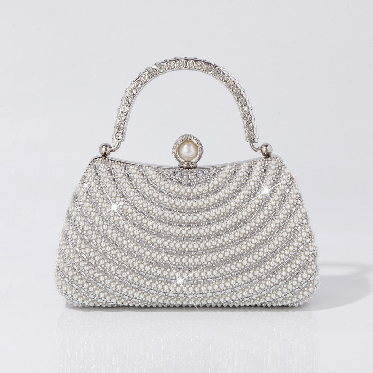 Assainissement du banquet avec perles et diamants